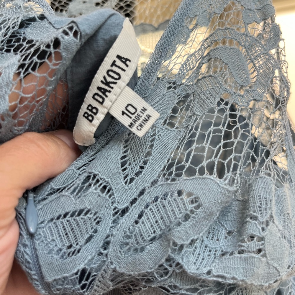 BB Dakota Lace dress light blue with underlay